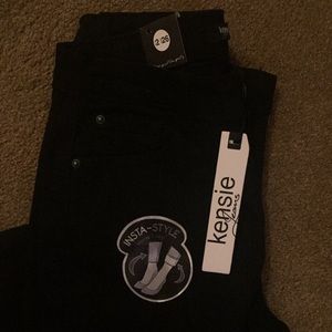 NWT black Kensie jeans 2/26